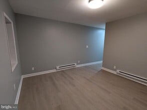 Building Photo - 523 E Patapsco Ave