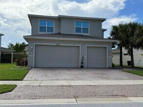 Building Photo - 1201 NW Leonardo Cir