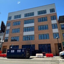 Building Photo - 4010 N Lincoln Ave