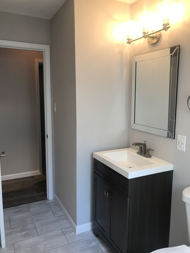 Foto del edificio - Pet Friendly, Renovated Home in Fox School...