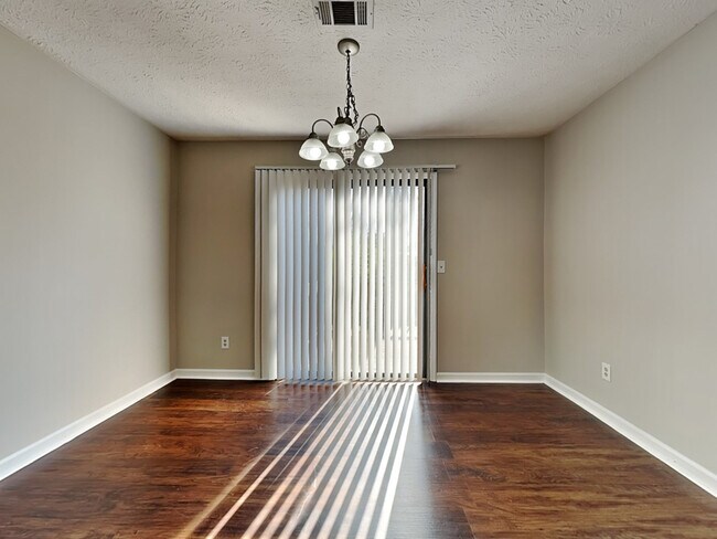 Foto del edificio - 938 Waverly Ct