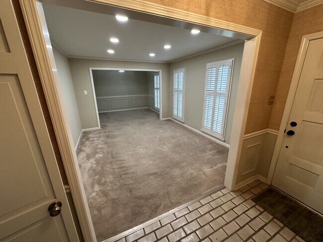 Photo - 241 N White Station Rd House