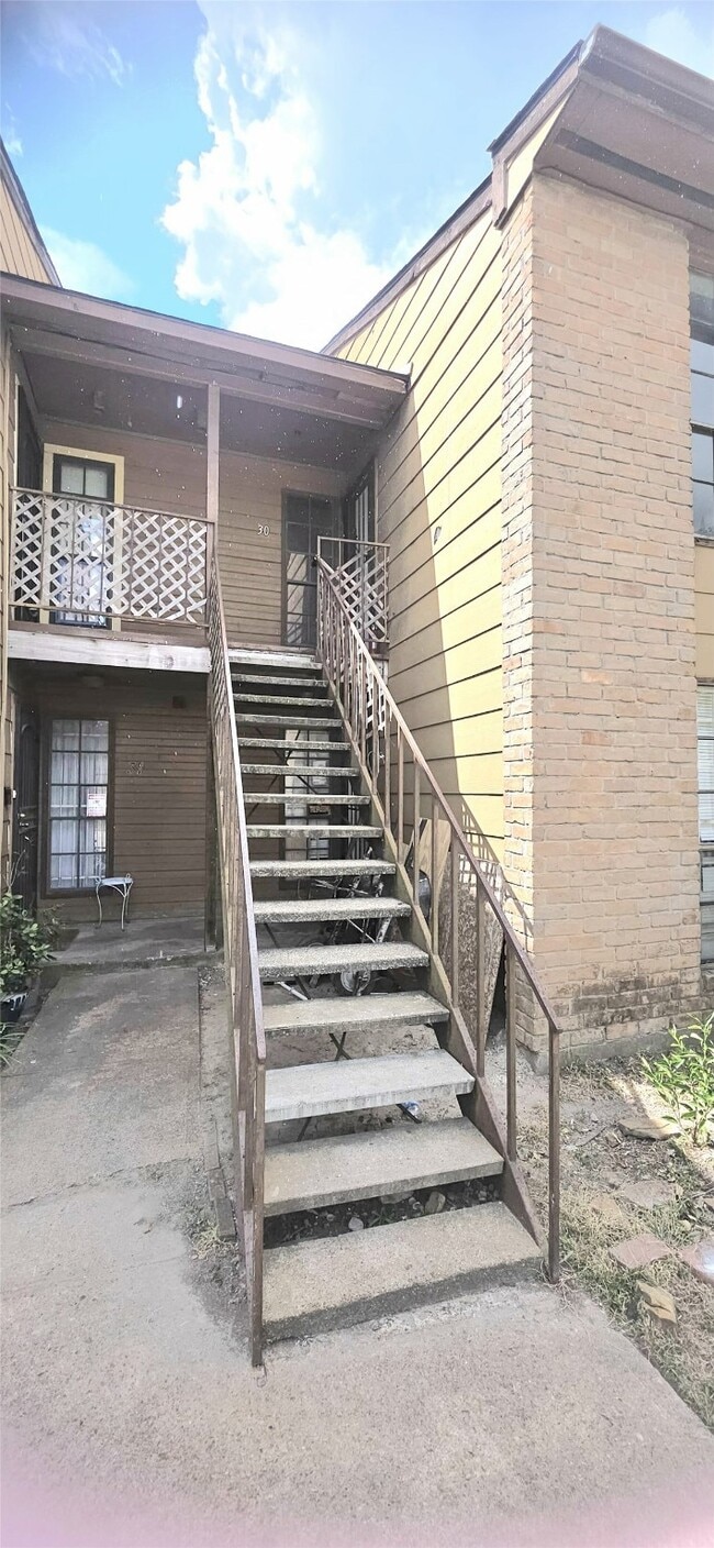 Building Photo - 9090 S Braeswood Blvd