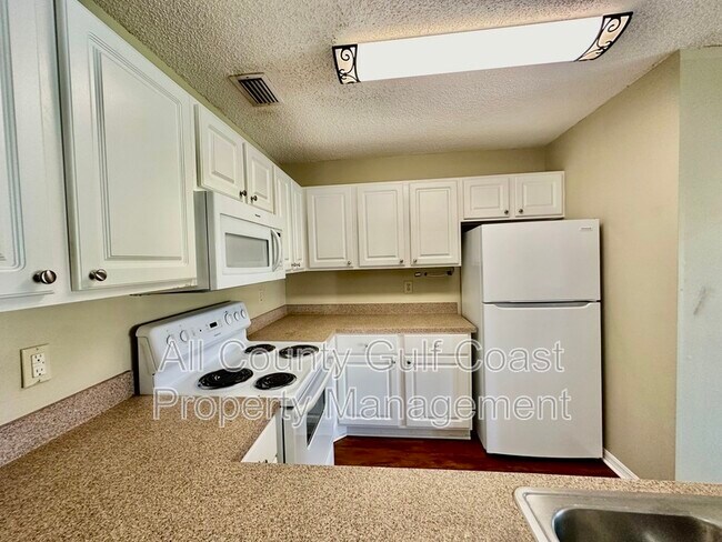 Building Photo - 4057 Crockers Lake Blvd