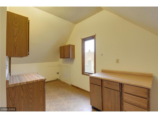 Building Photo - 432 N Dewey St
