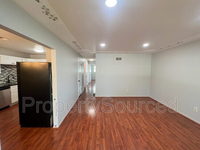 Building Photo - 812 Ralph Ave