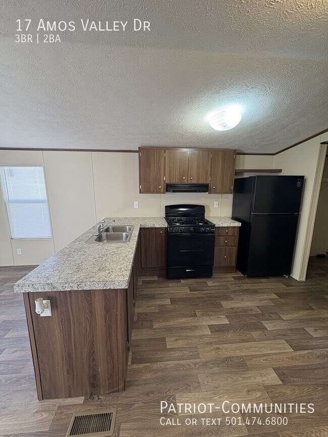 Foto del edificio - 17 Amos Valley Dr