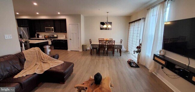 Foto del edificio - 402 Sterling Dr