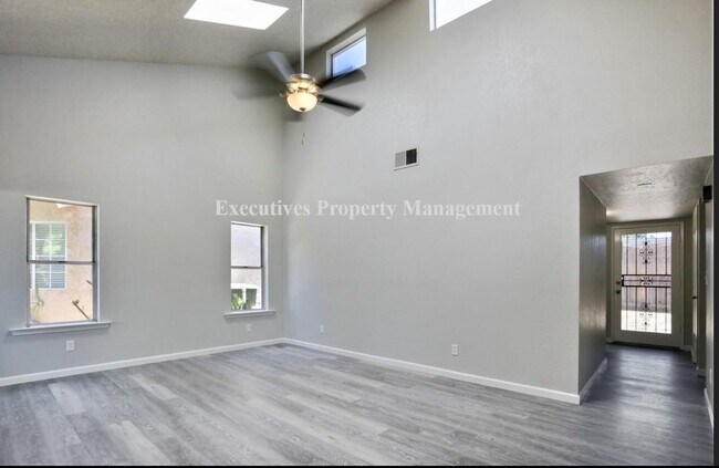 Foto del edificio - 4163 W Cornell Ave