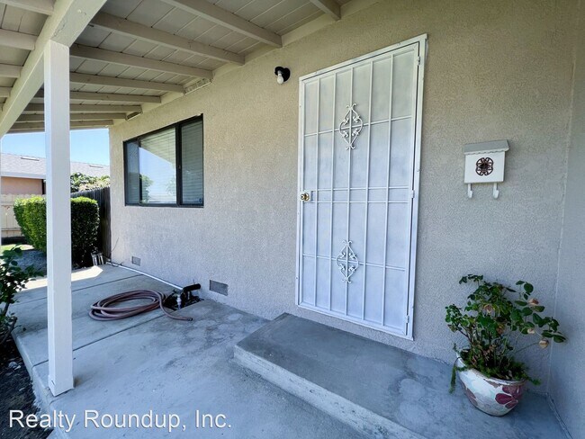 Building Photo - 3 br, 1.5 bath House - 7472 Amherst St