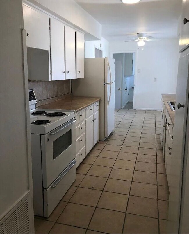 Foto del edificio - 3 bedroom 2 bathroom house in great location!