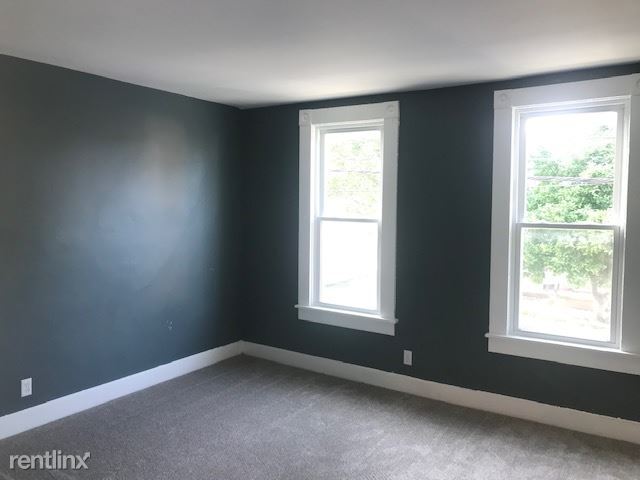 Building Photo - 3 br, 1 bath Townhome - 625 South B Street