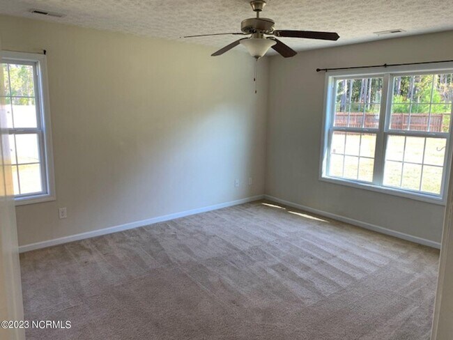 Building Photo - 109 Apple Dr