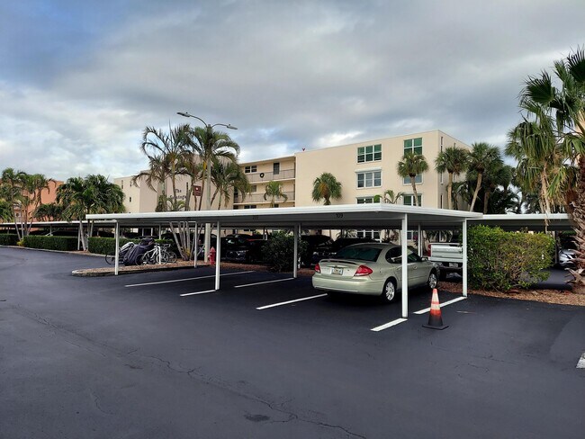 Building Photo - 7645 Sun Island Dr S