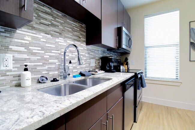 Foto del edificio - 1957 Fountain View Dr