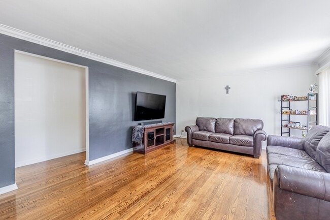 Foto del edificio - 10549 Oak Park Ave