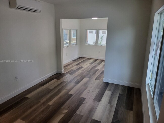 Building Photo - 285 NE 80th Ter
