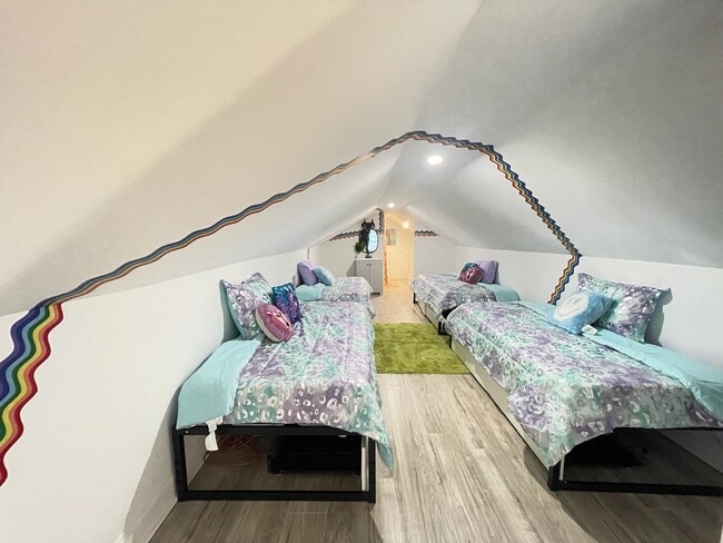 Building Photo - 2462 Hale Ave