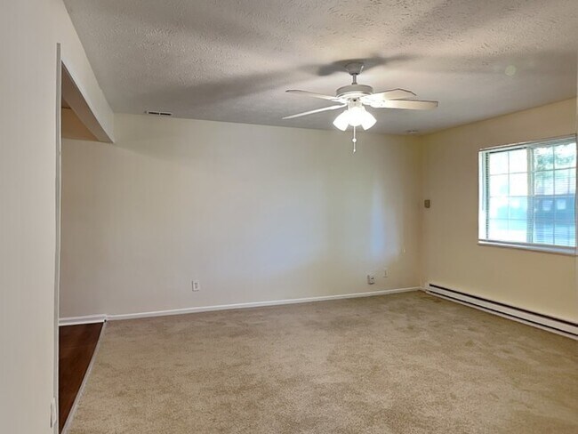 Building Photo - Receive ONE MONTH FREE RENT! 4 bed 1.5 bat...