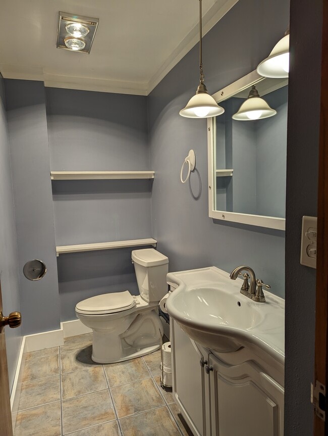 Building Photo - 956 N 124th St