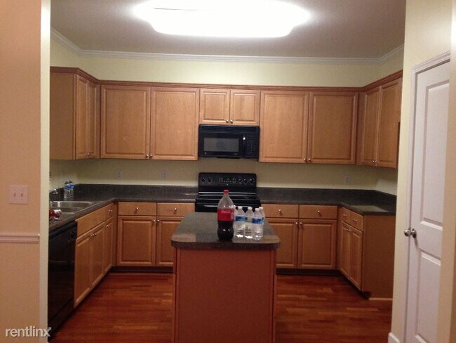 Foto del edificio - 2 br, 2.5 bath Townhome - 6102 Regency Ct