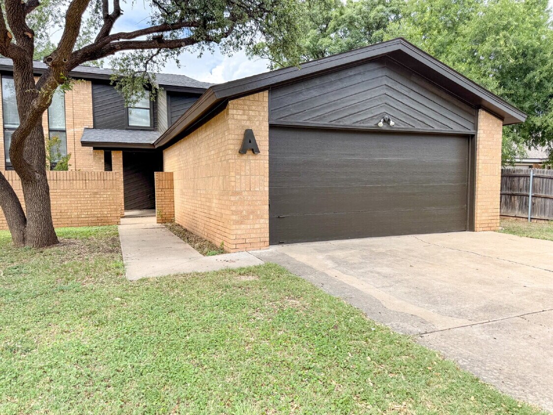 Foto principal - Newly Updated 2 Story Duplex