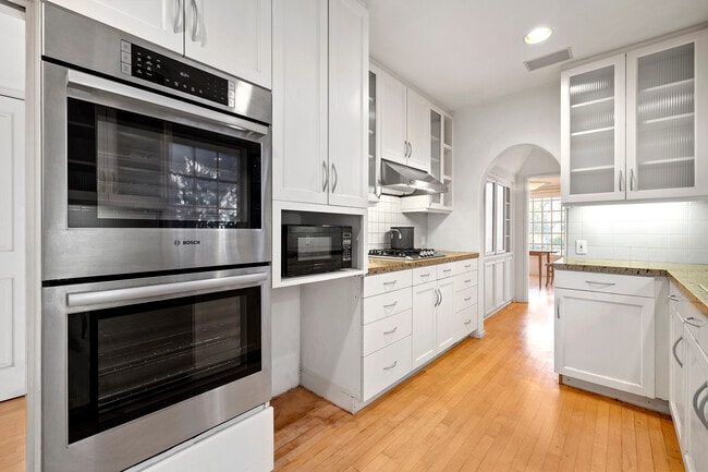 Building Photo - 8543 Clifton Way