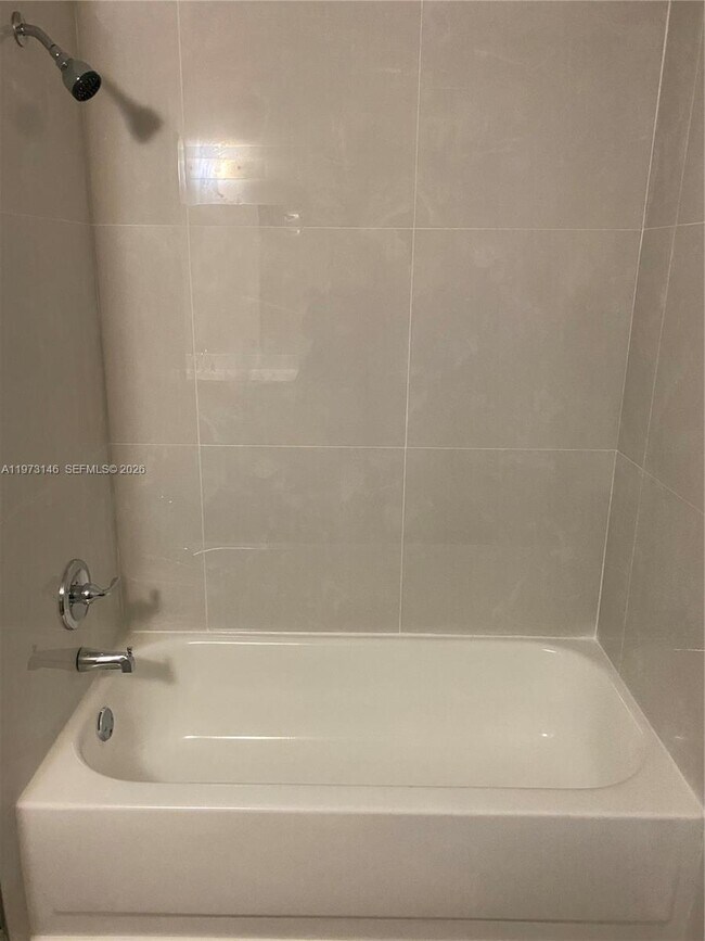 Foto del edificio - 706 Gardens Dr