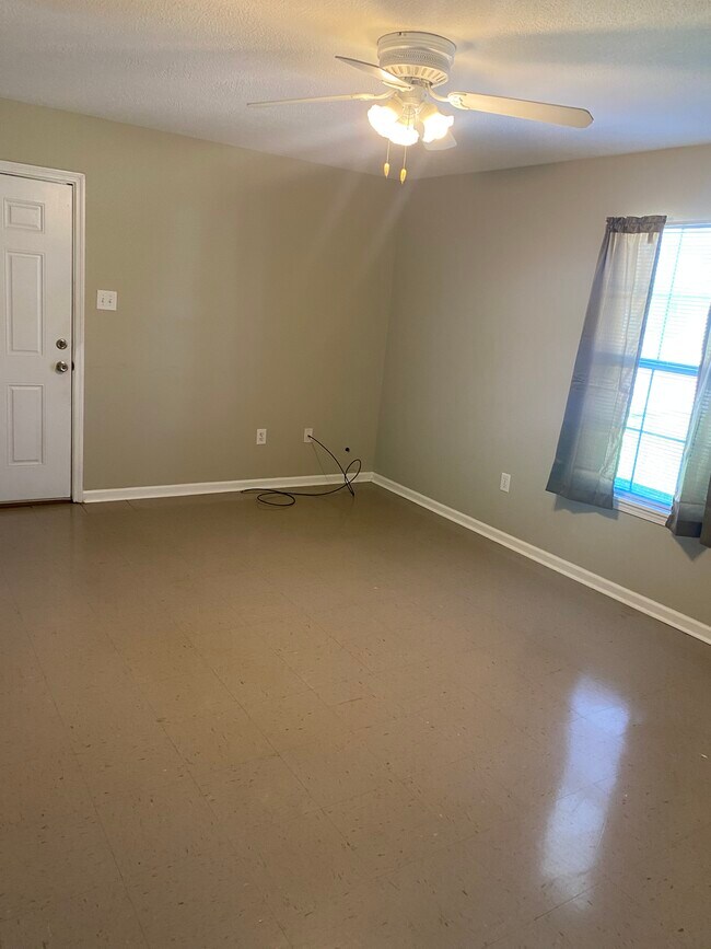 Building Photo - 2702 Cypress St