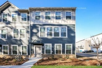 Building Photo - 8005 Roest Ln