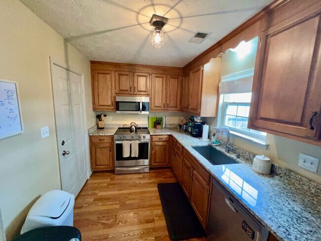 Building Photo - 203 Bruton Dr, Williamsburg, VA 23185
