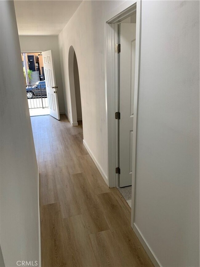Building Photo - 1209 W 40th Pl