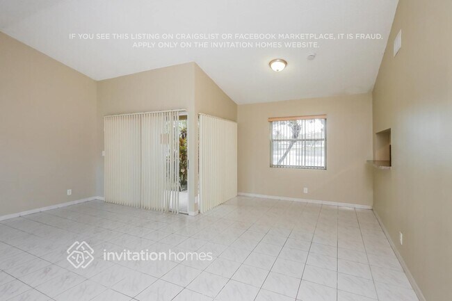 Foto del edificio - 889 NW 97th Ave