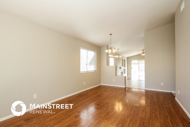 Foto del edificio - 7351 W Eugie Ave