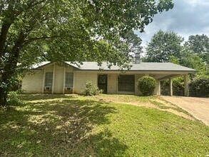 Building Photo - 2452 Oak Grove Ln