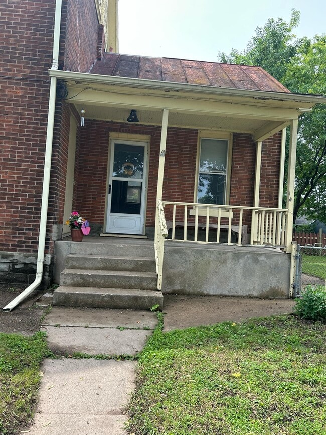 Front Sitting Area - 1604 10th St S
