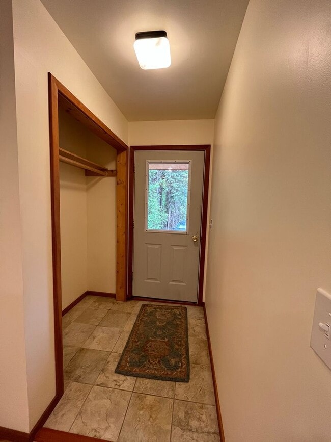 Foto del edificio - Cute, dog friendly cabin in Goldstream
