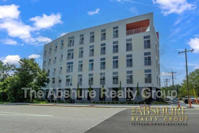 Building Photo - 600 S Duke St