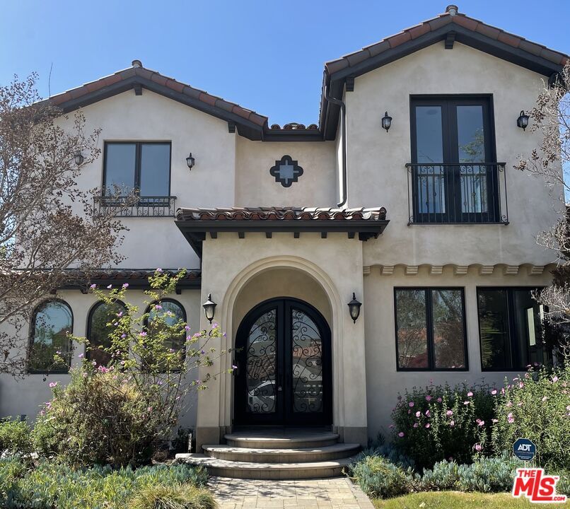 261 S Oakhurst Dr, Beverly Hills, CA 90212 House for Rent in Beverly