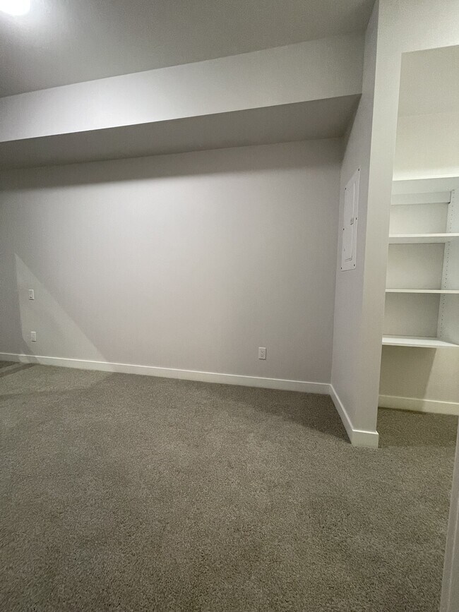 Building Photo - 33886 Pine St