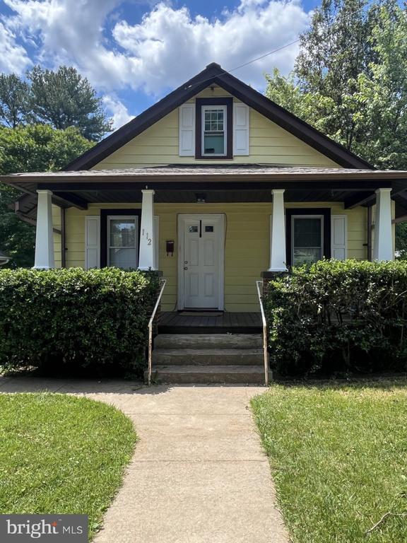 Primary Photo - 112 Oak St