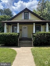 Building Photo - 112 Oak St