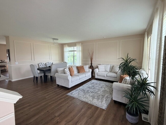Building Photo - Home For Rent Elkhorn