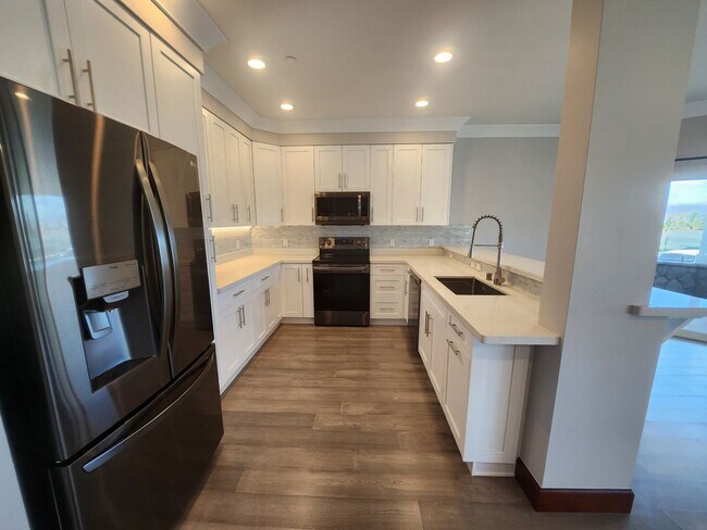 Building Photo - Luxury 3/2 Grated Community in South Kihei.
