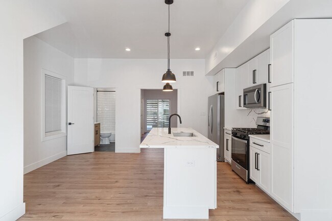 Building Photo - 506 Foreland St