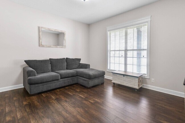 Building Photo - Pet Friendly Four Bedroom with Bonus!