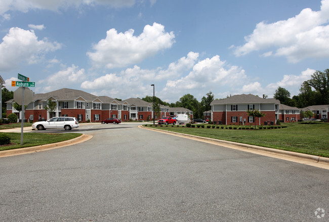 Building Photo - Auburn Trace Apartments