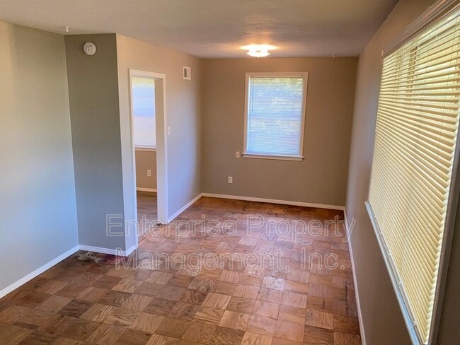 Building Photo - 2983 Knightway Rd