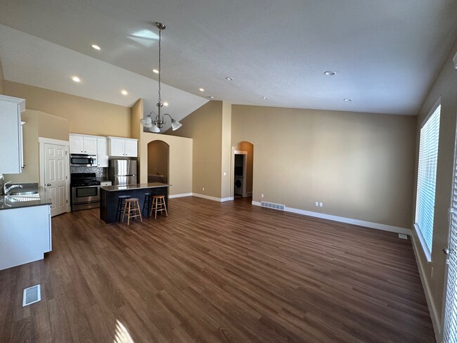 Foto del edificio - Orem Townhome - Hillcrest Neighborhood