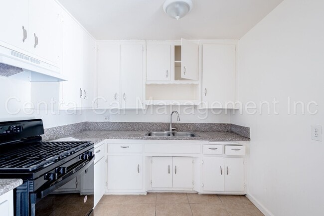 Building Photo - 3 Bedroom/1 Bath Home - $1595 Per Month!